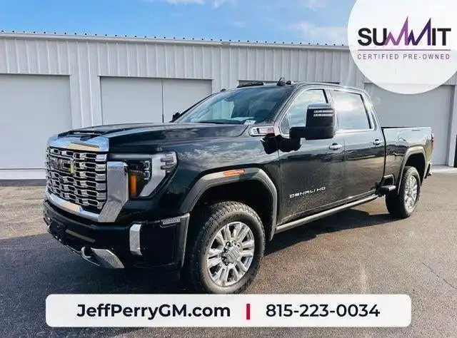 2024 GMC Sierra Denali 4WD Crew Cab Standard Box's photo