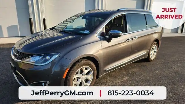 2020 Chrysler Pacifica Limited photo 1
