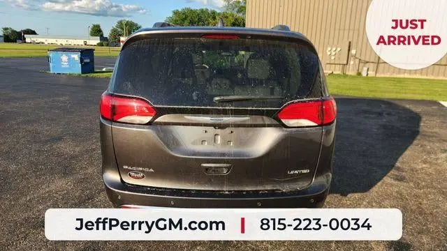 2020 Chrysler Pacifica Limited photo 4