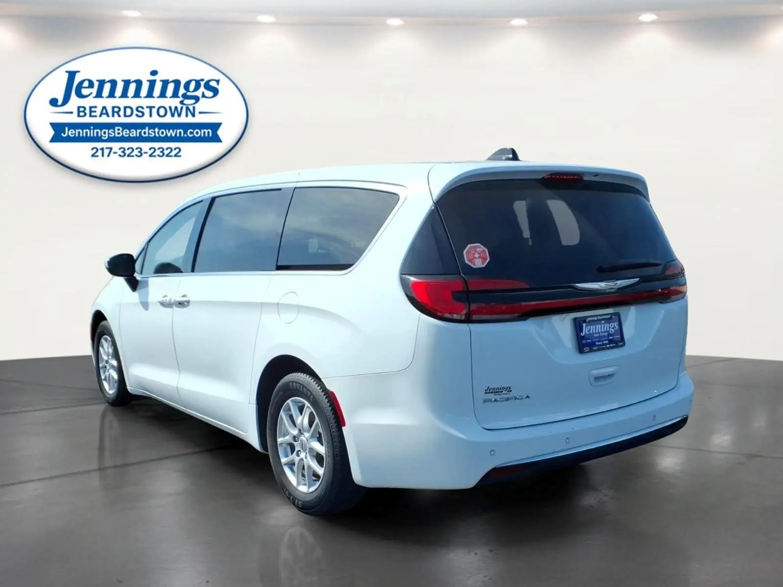 2023 Chrysler Pacifica Touring L photo 3