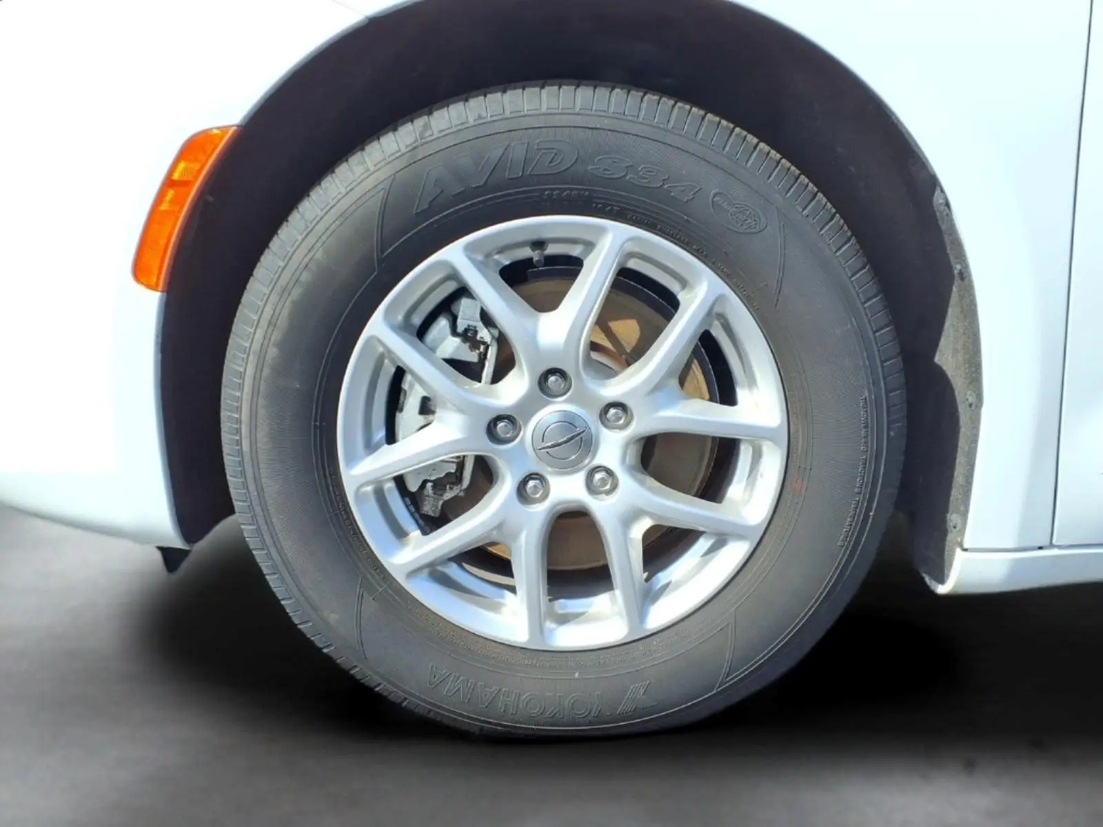 2023 Chrysler Pacifica Touring L photo 4