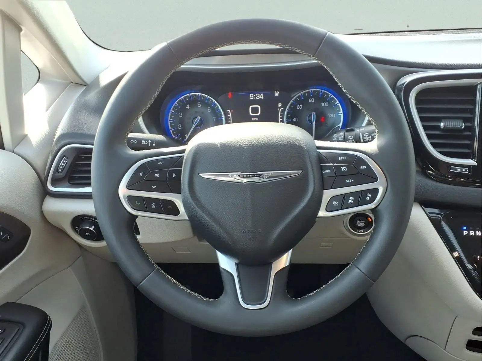 2023 Chrysler Pacifica Touring L photo 5