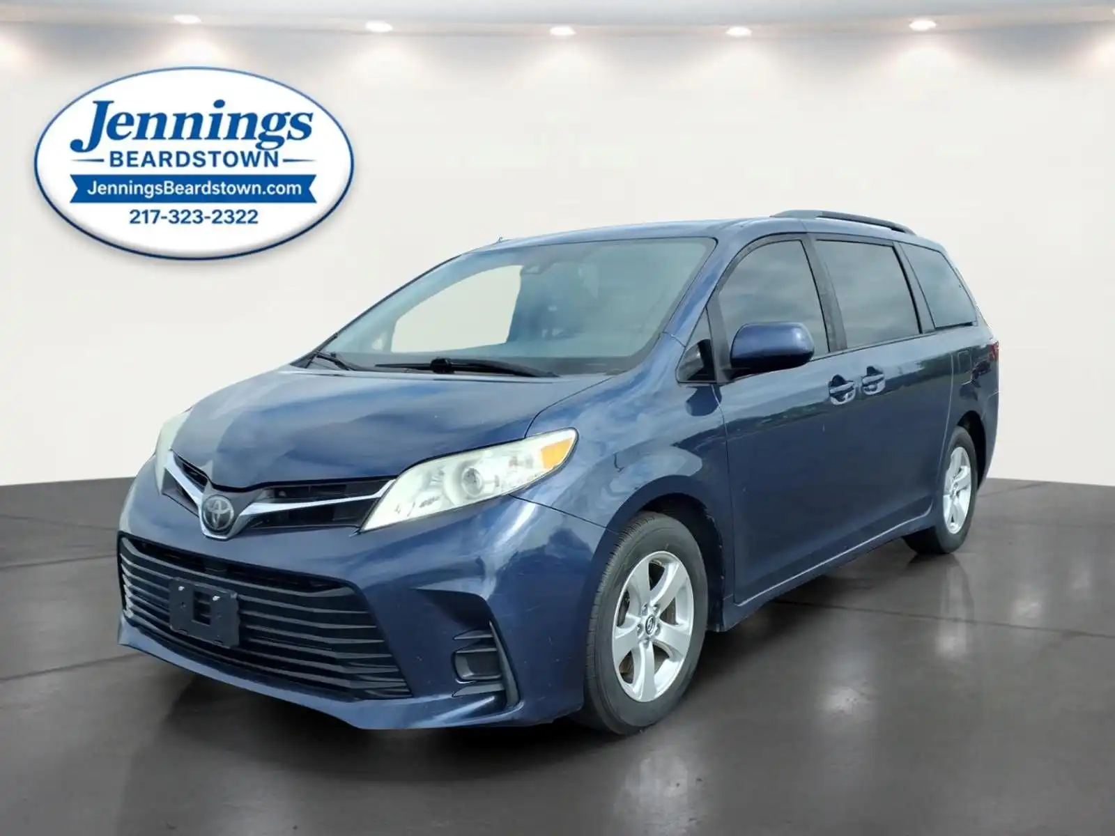 2018 Toyota Sienna LE V6 8-Passenger's photo