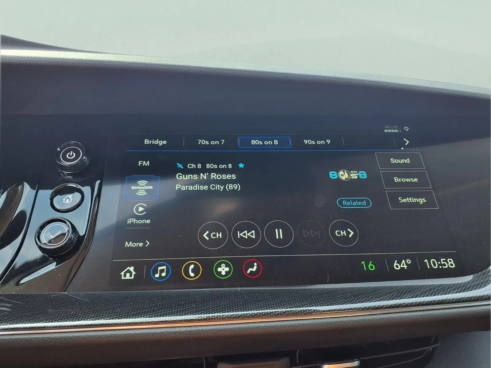 2023 Buick Envision Essence AWD photo 3