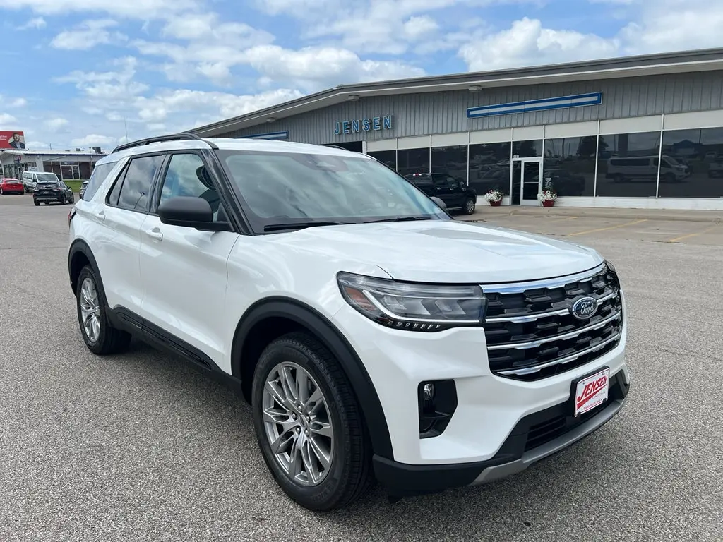 2026 Ford Explorer Active 4WD photo 3