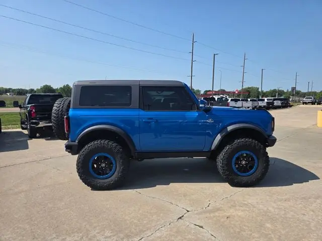 2023 Ford Bronco Outer Banks 4WD Advanced photo 5