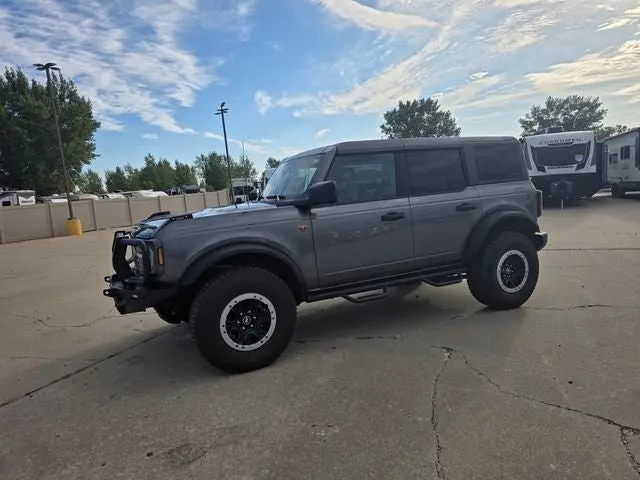 2023 Ford Bronco Badlands 4WD photo 3