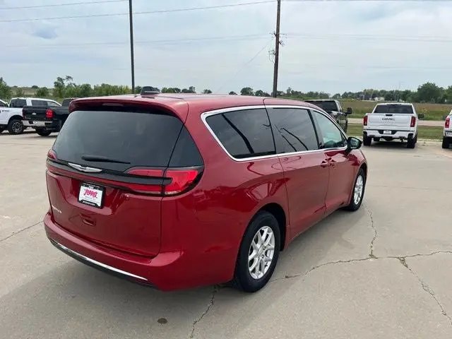2025 Chrysler Pacifica Select photo 5
