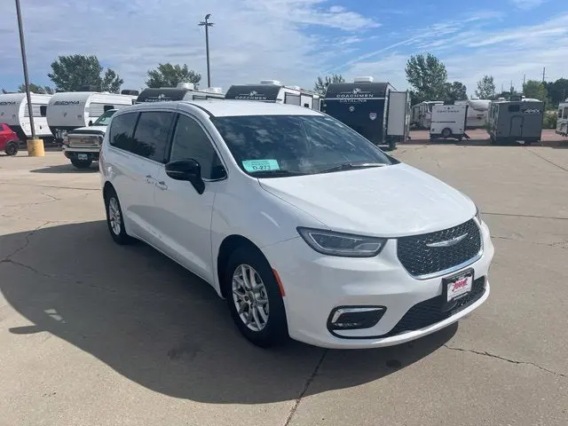 2025 Chrysler Pacifica Select photo 3