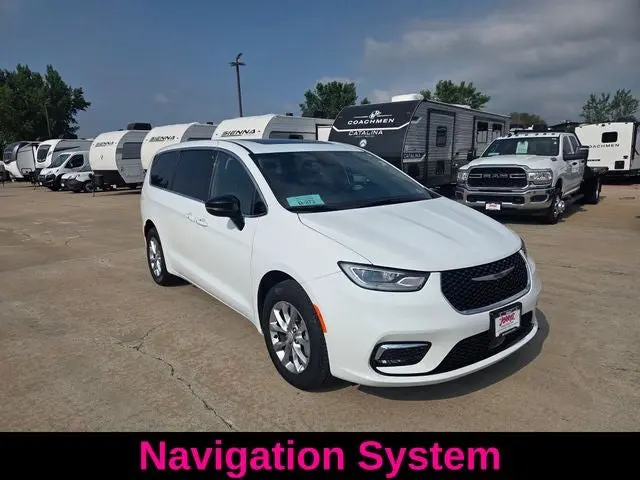 2026 Chrysler Pacifica Limited AWD photo 3