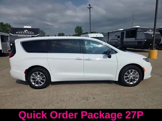 2026 Chrysler Pacifica Limited AWD photo 5
