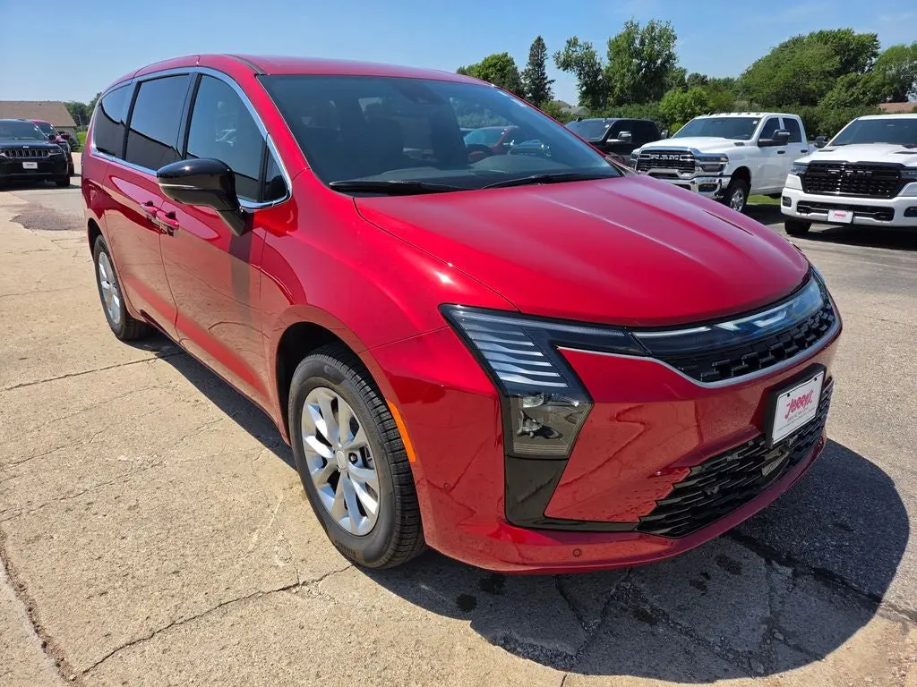 2027 Chrysler Pacifica Select AWD photo 3