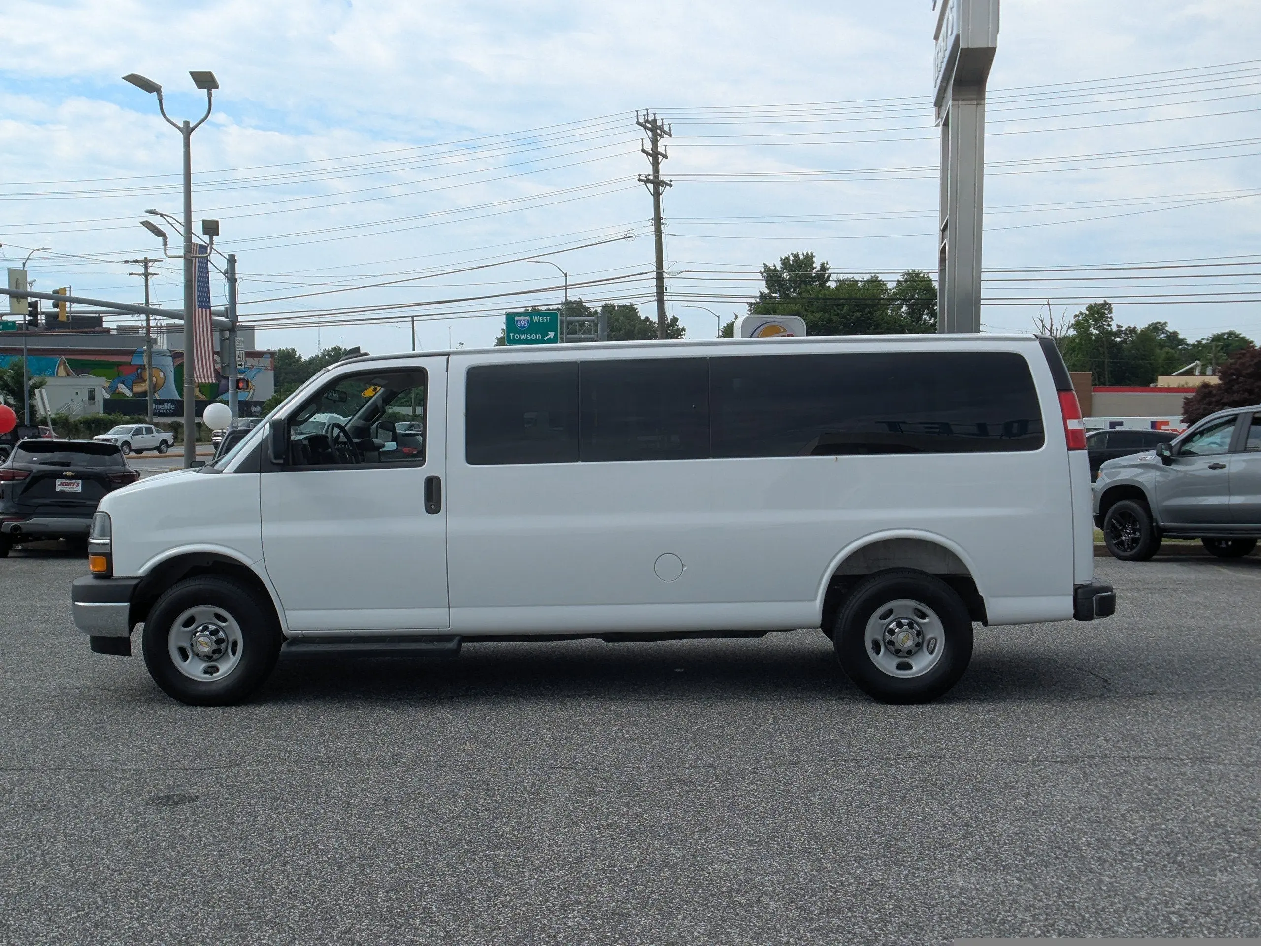 2025 Chevrolet Express 3500 LT Extended photo 4