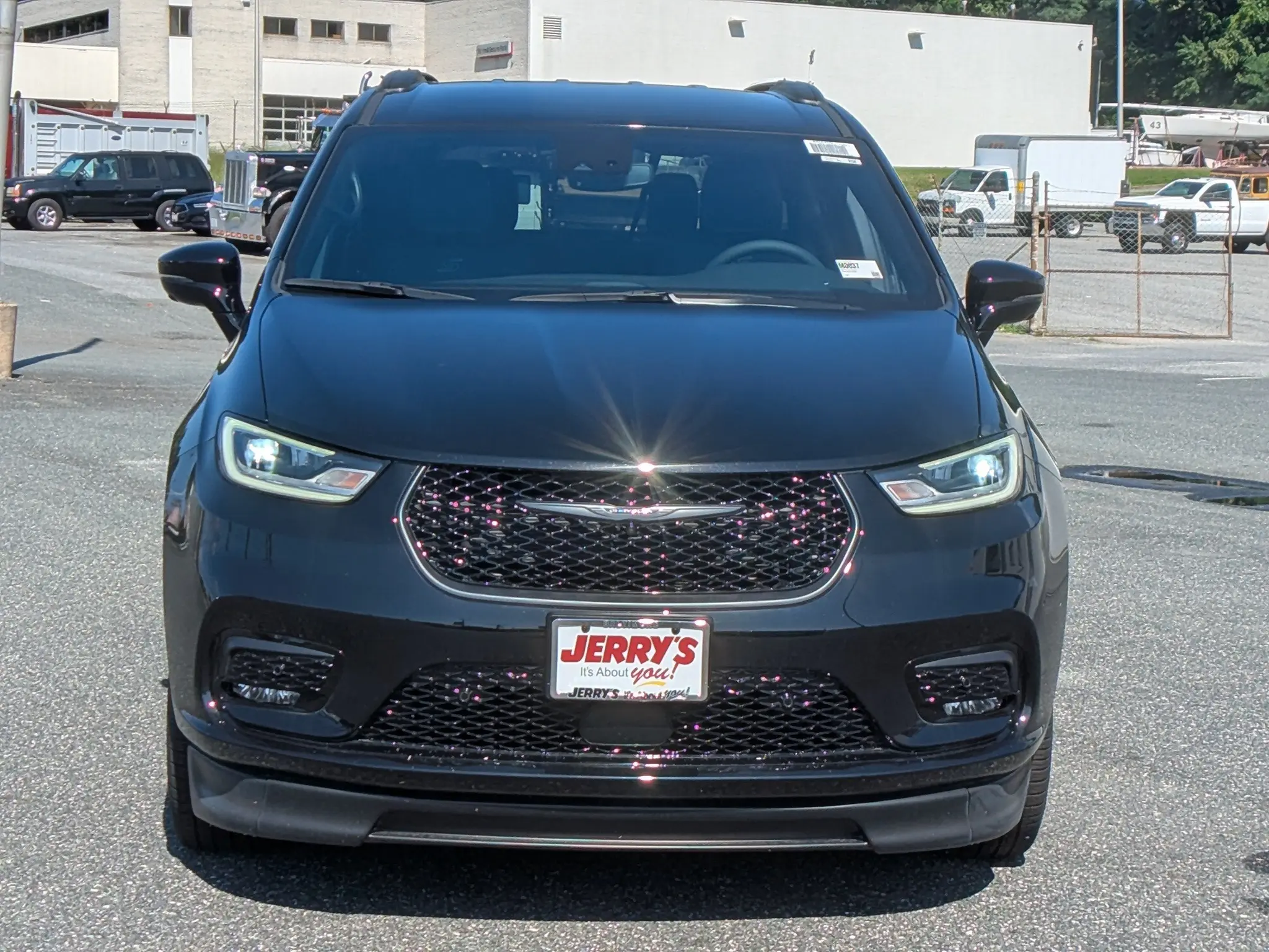 2026 Chrysler Pacifica Select photo 3