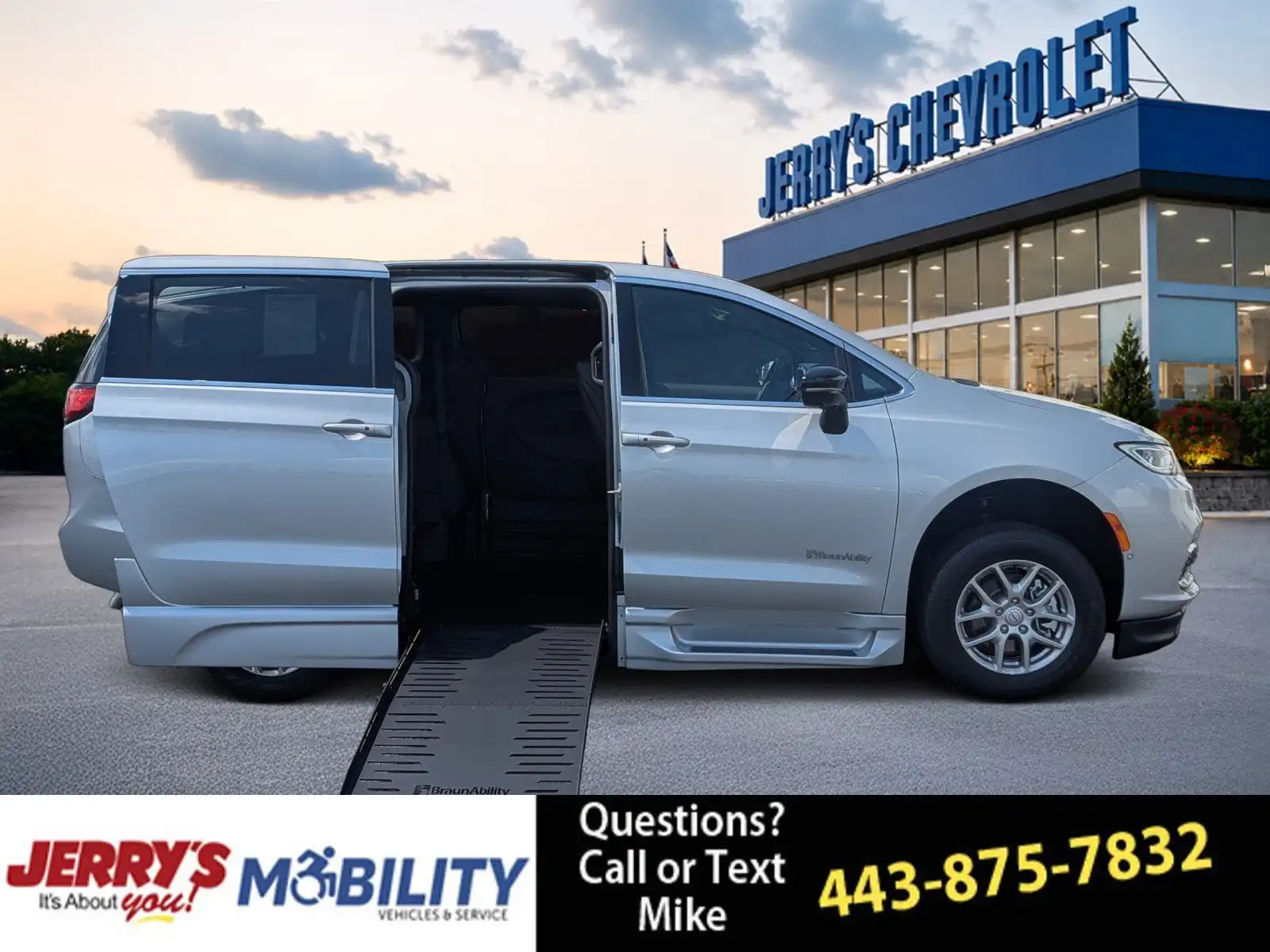 2026 Chrysler Pacifica Select's photo