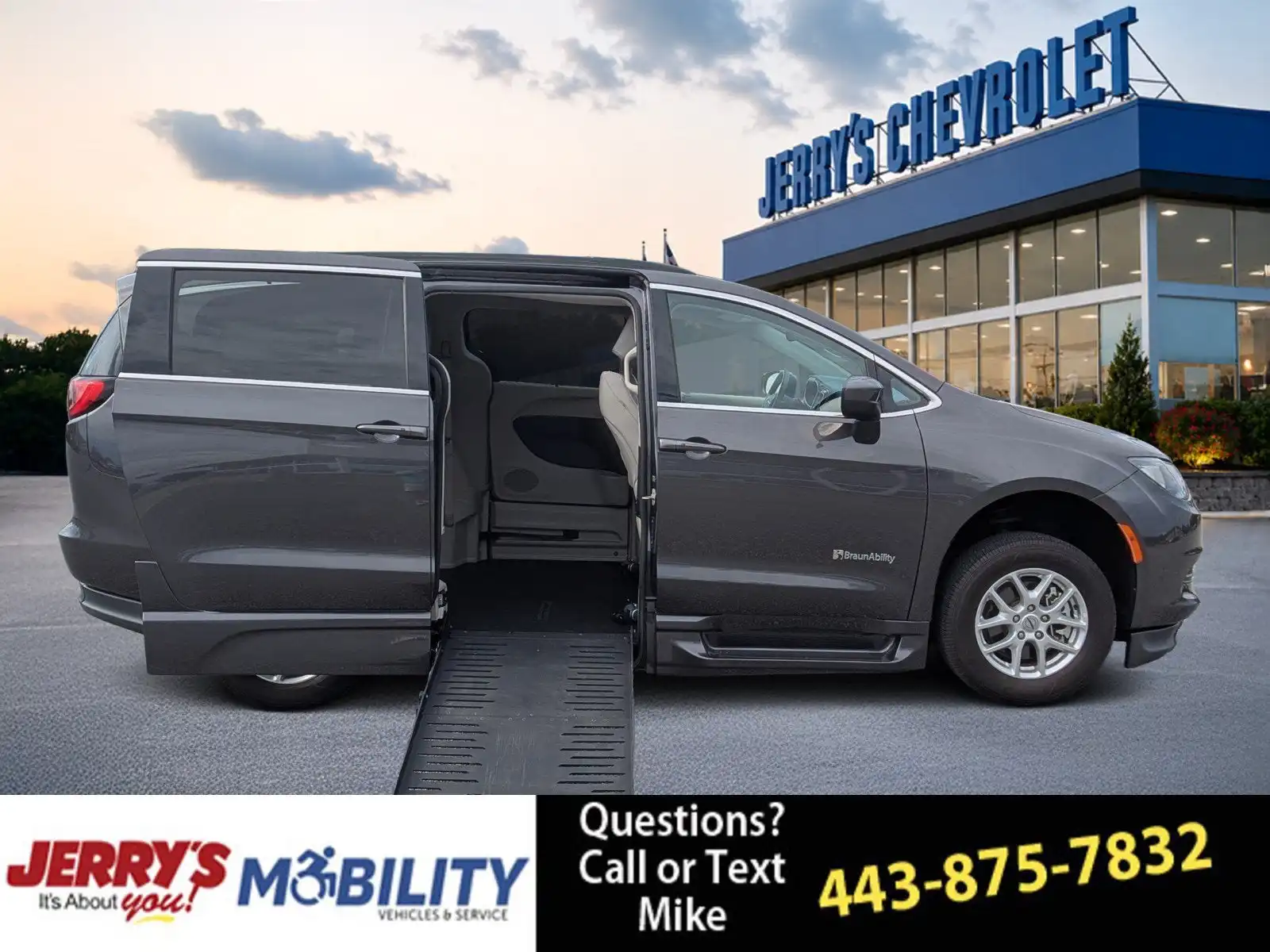 2021 Chrysler Voyager LXI's photo
