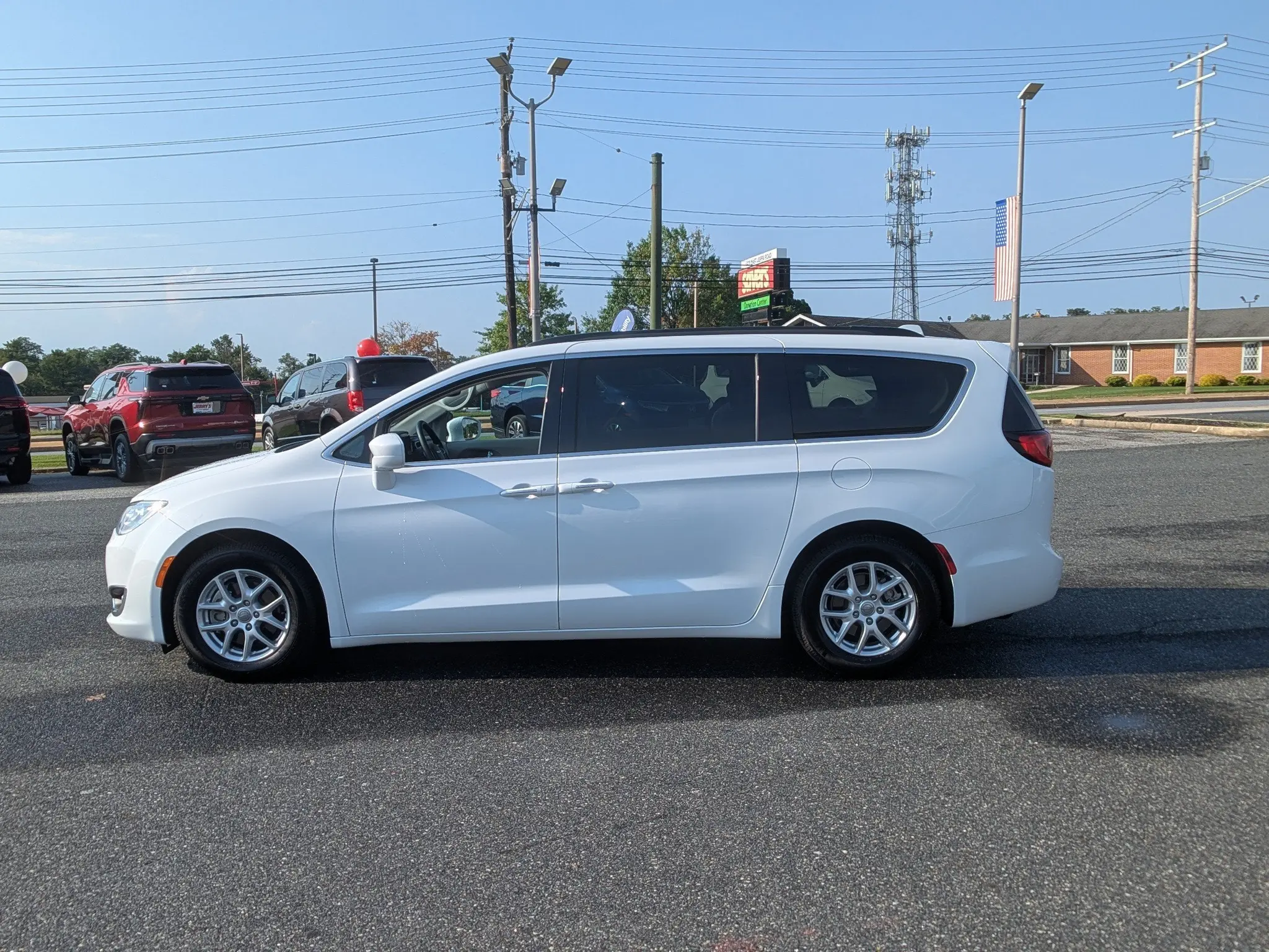 2020 Chrysler Pacifica Touring photo 4