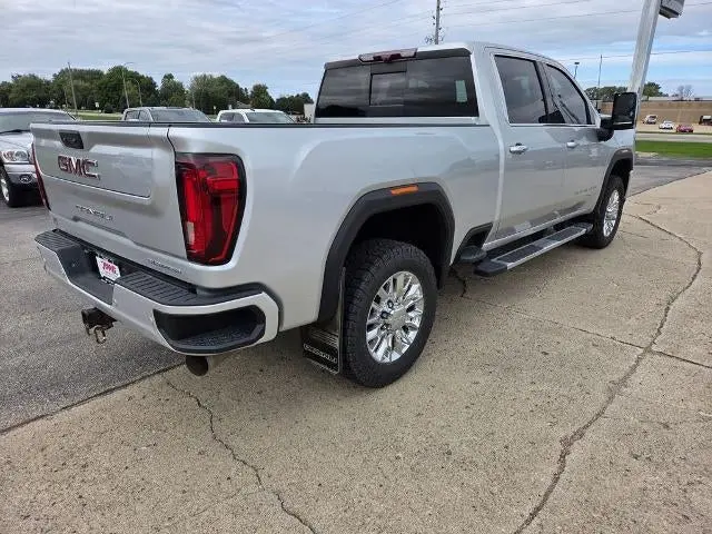 2022 GMC Sierra Denali 4WD Crew Cab Standard Box photo 5