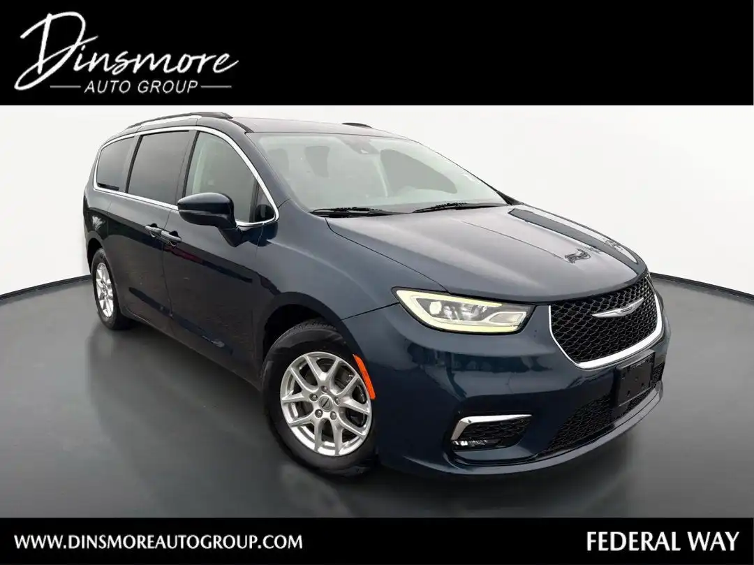 2022 Chrysler Pacifica Touring L's photo