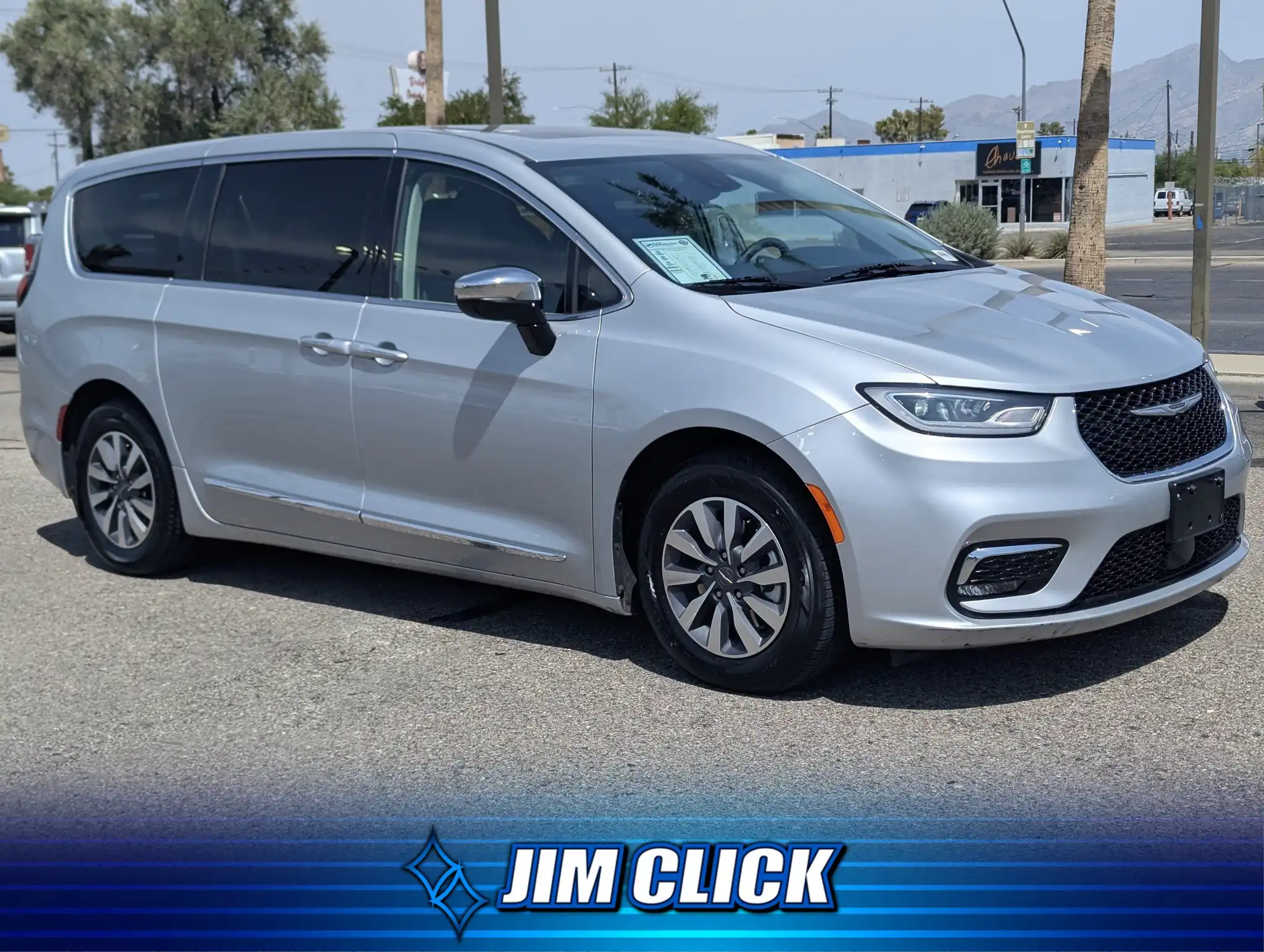 2023 Chrysler Pacifica Hybrid Limited's photo