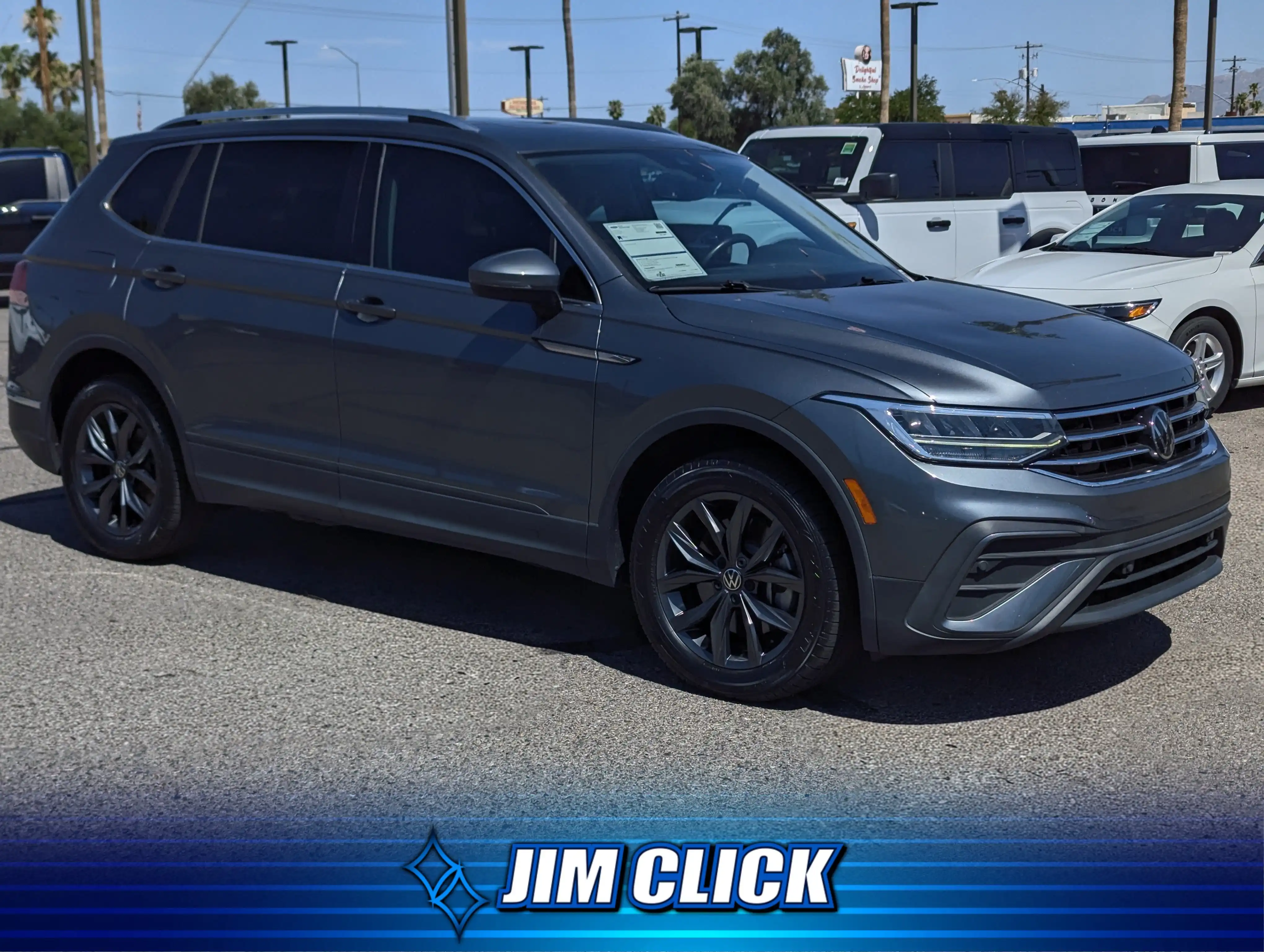2023 Volkswagen Tiguan 2.0T SE's photo