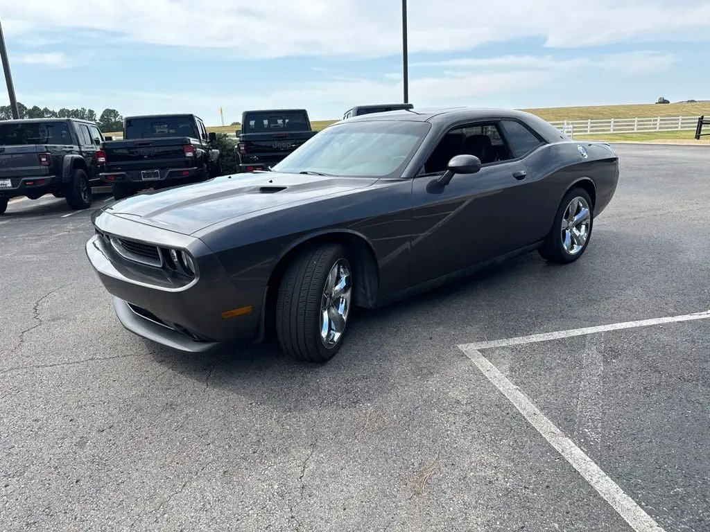 2013 Dodge Challenger SXT photo 3