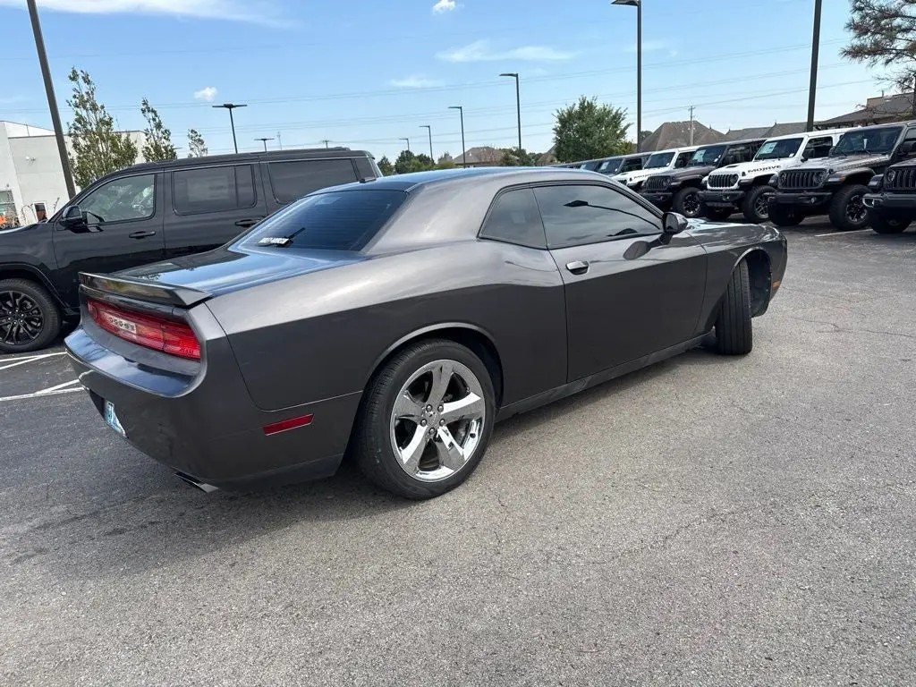 2013 Dodge Challenger SXT photo 5