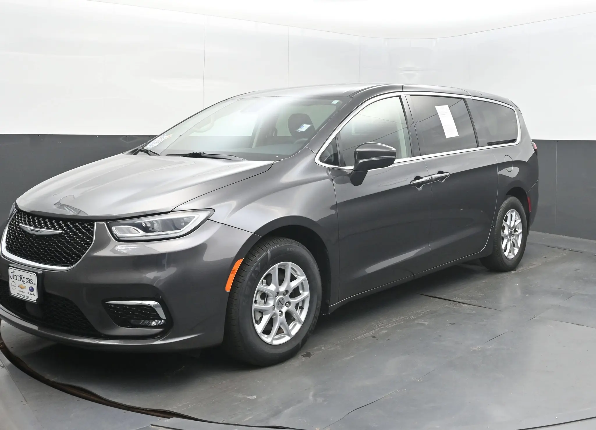 2023 Chrysler Pacifica Touring L photo 3