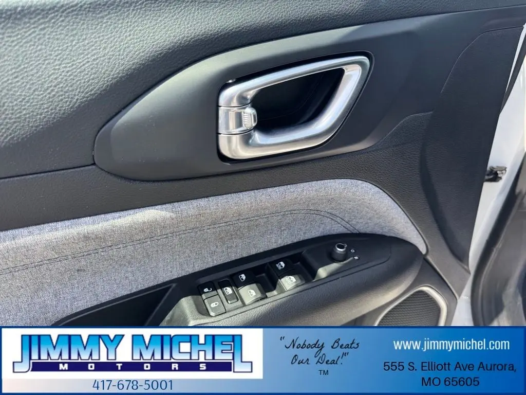 2024 Jeep Compass Latitude 4X4 photo 3