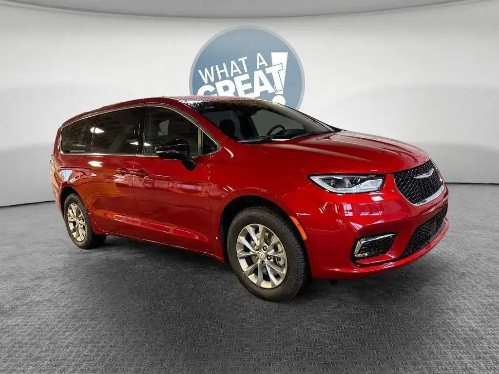 2026 Chrysler Pacifica Select AWD's photo