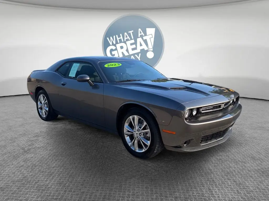 2023 Dodge Challenger SXT AWD Auto photo 1