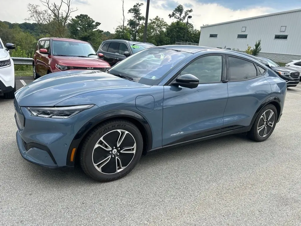 2023 Ford Mustang-Mach-e Premium photo 3
