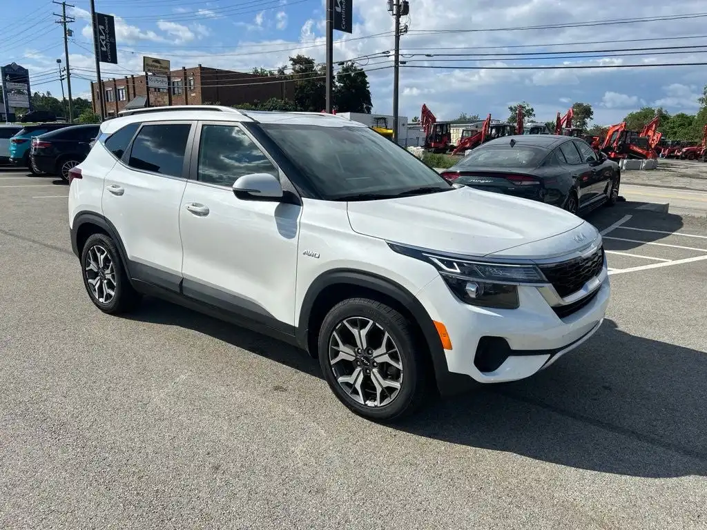 2023 Kia Seltos 2.0 EX AWD's photo