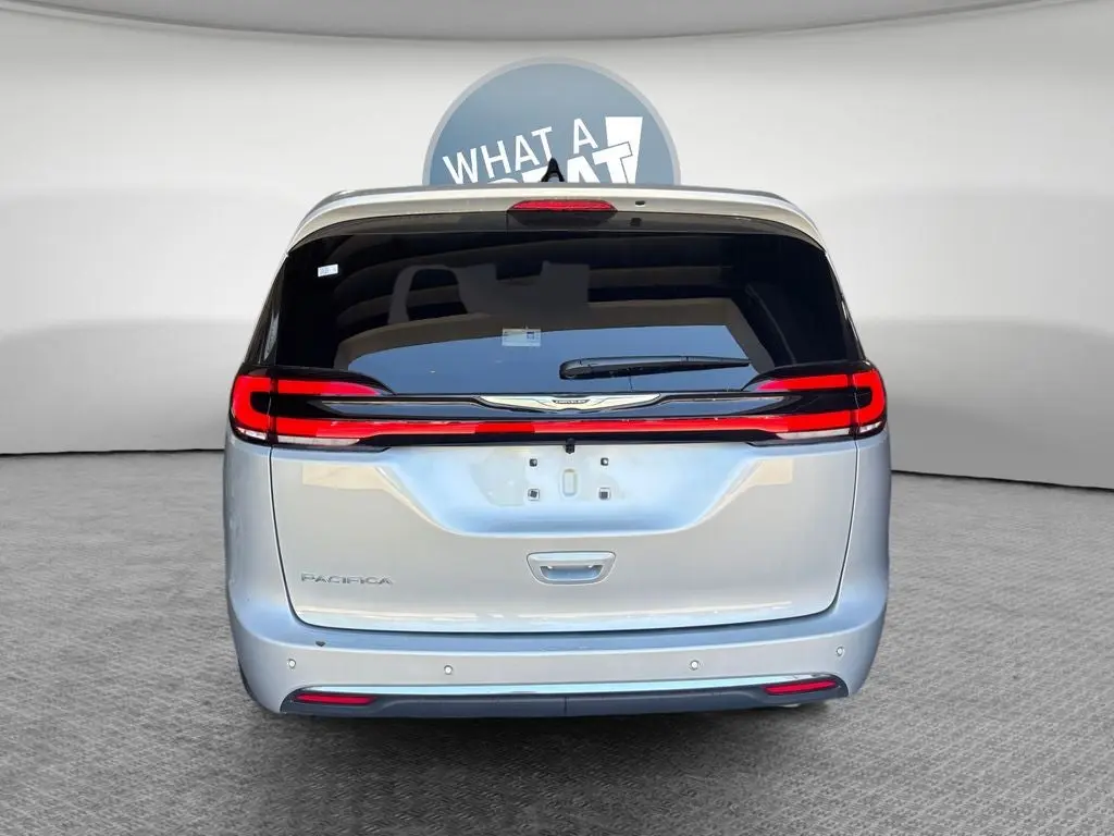 2026 Chrysler Pacifica Select photo 5