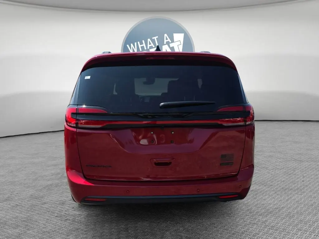 2027 Chrysler Pacifica Select AWD photo 5