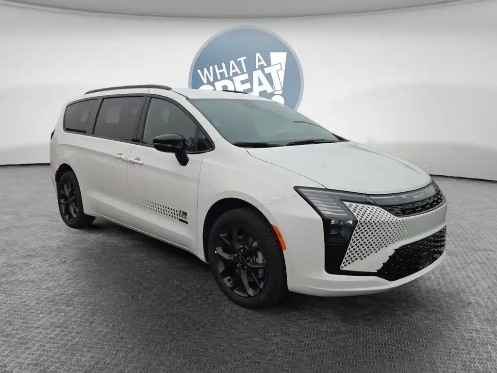 2027 Chrysler Pacifica Select AWD's photo
