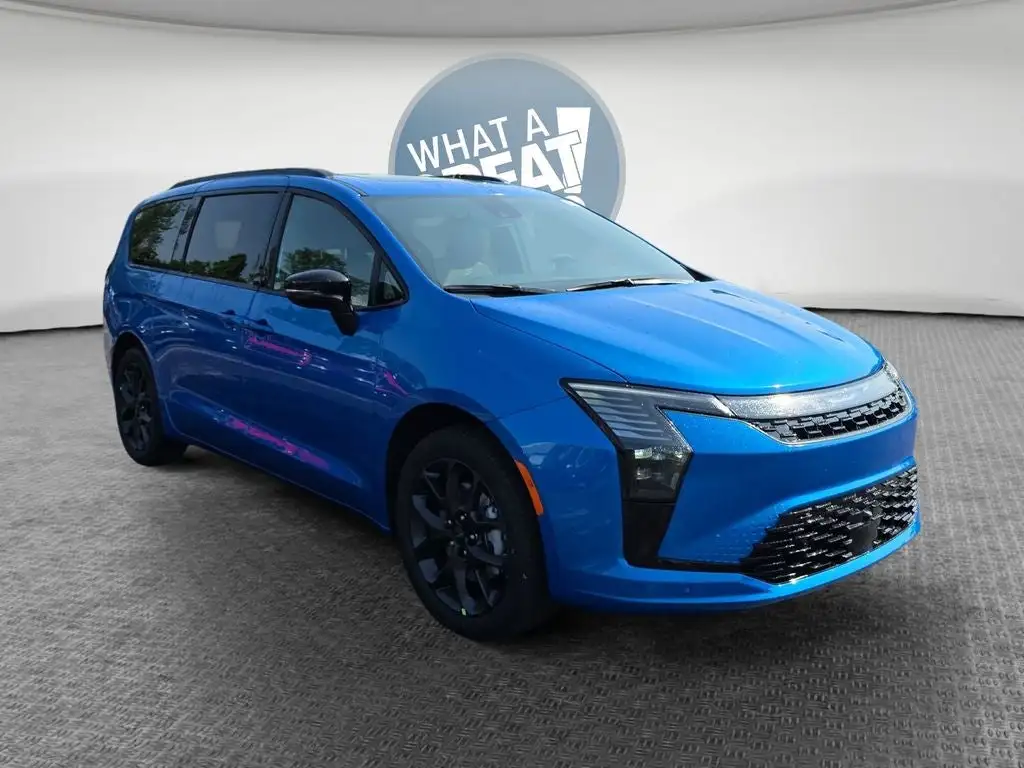 2027 Chrysler Pacifica Limited AWD's photo