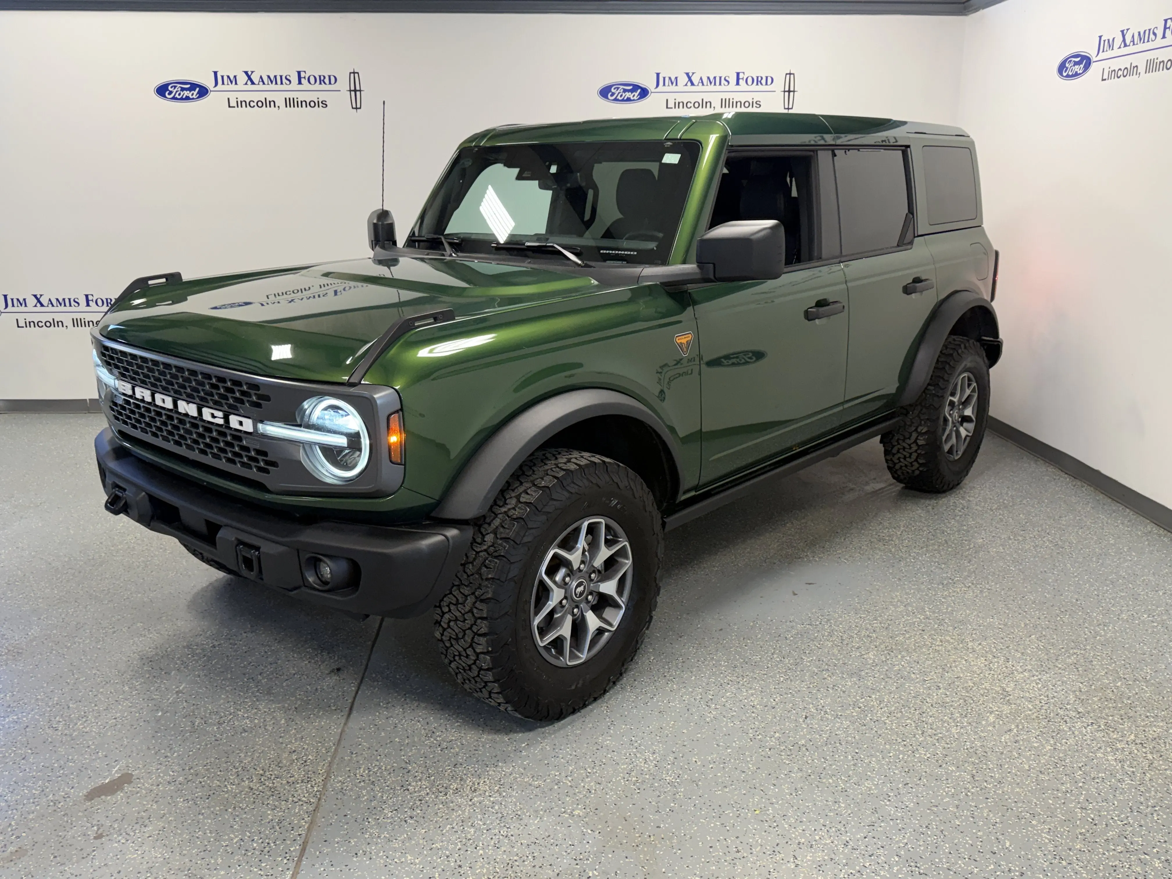 2025 Ford Bronco Badlands 4x4 photo 3