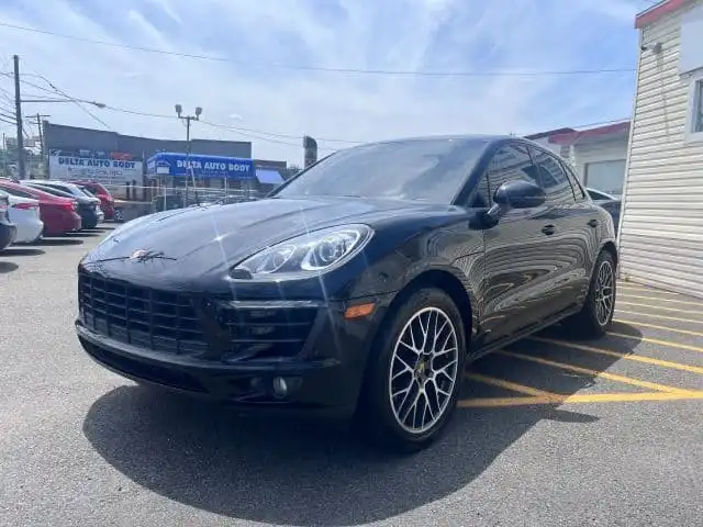 2018 Porsche Macan Sport Edition's photo