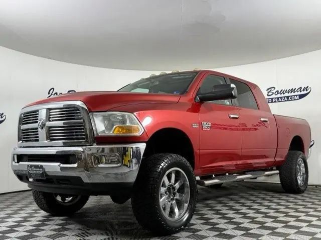 2010 RAM 2500 SLT 4X4 Mega Cab photo 3