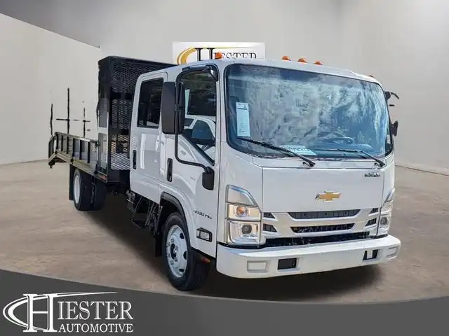 2026 Chevrolet Low Cab Forward 4500 Gas 176" WB Crew Cab's photo