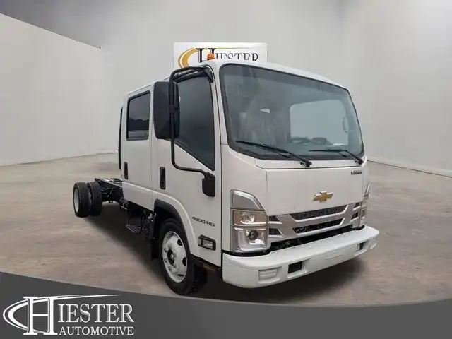 2026 Chevrolet Low Cab Forward 4500 Gas 176" WB Crew Cab's photo