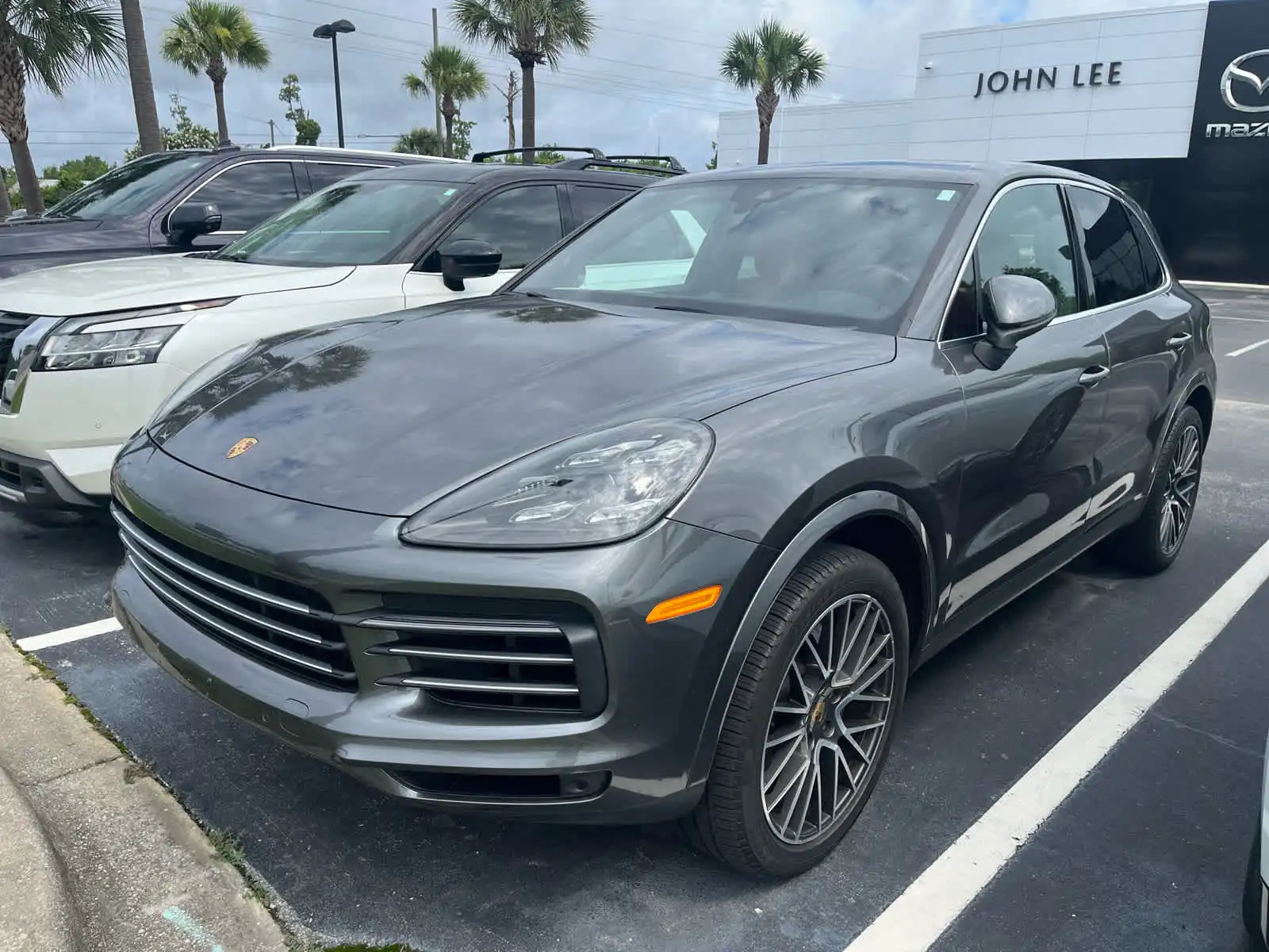 2019 Porsche Cayenne Base's photo