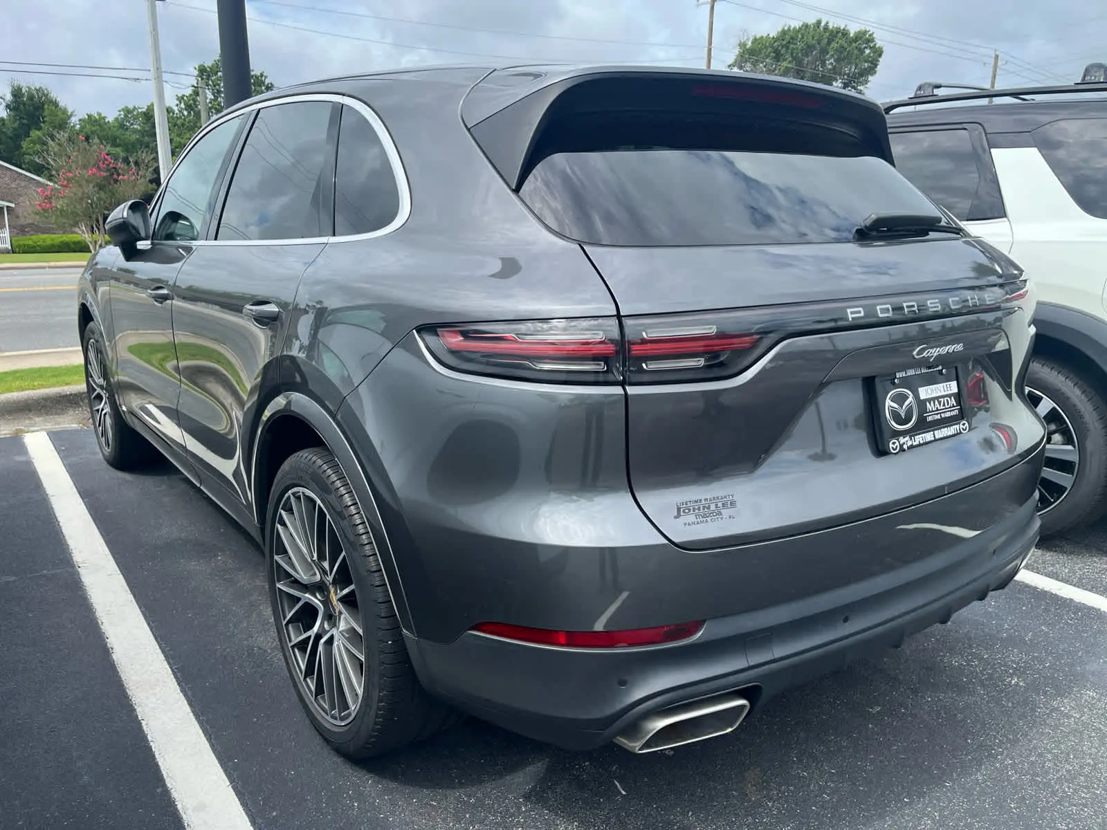 2019 Porsche Cayenne Base photo 3