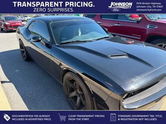 2017 Dodge Challenger SXT photo 1