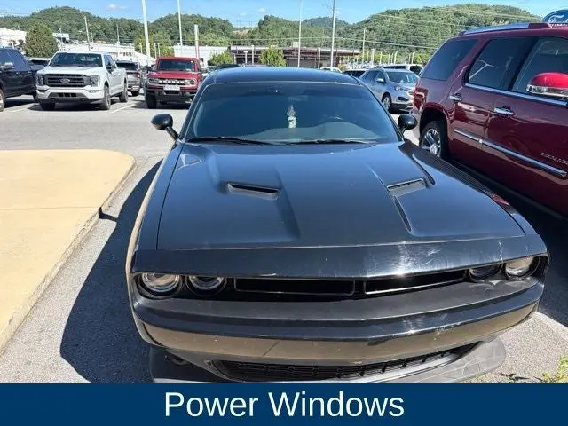 2017 Dodge Challenger SXT photo 5