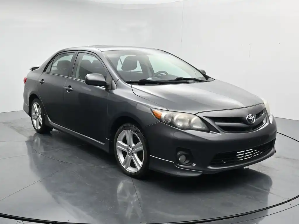 2013 Toyota Corolla's photo