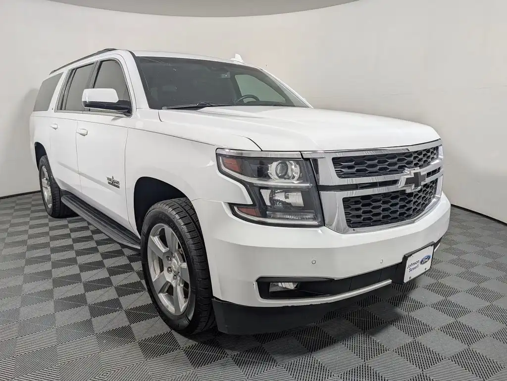 2019 Chevrolet Suburban 2WD 1500 LT's photo