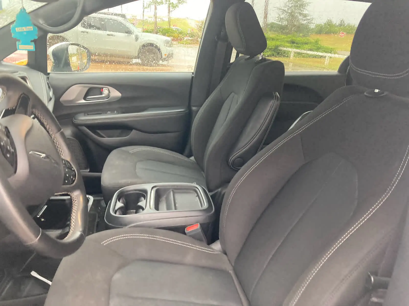 2023 Chrysler Pacifica Touring photo 3
