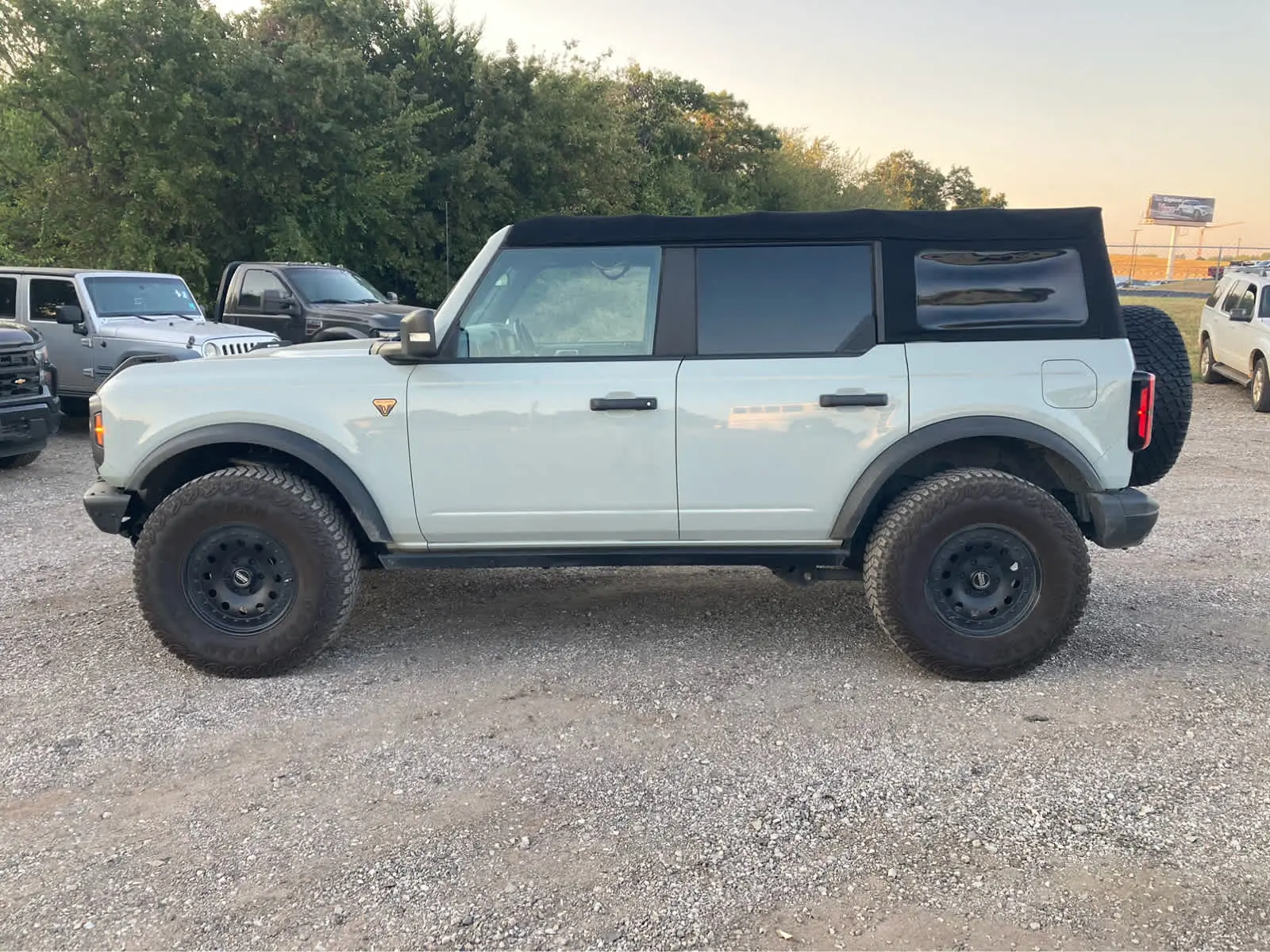 2021 Ford Bronco Badlands 4WD photo 3